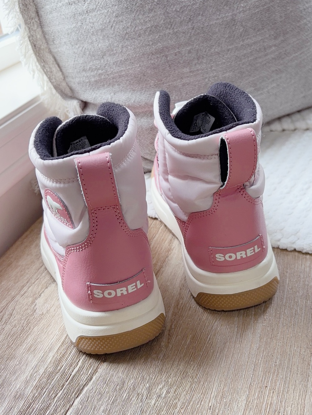 KIDS - Sorel Whitney III Insulated boot, Size 3 - Picture 4 of 6